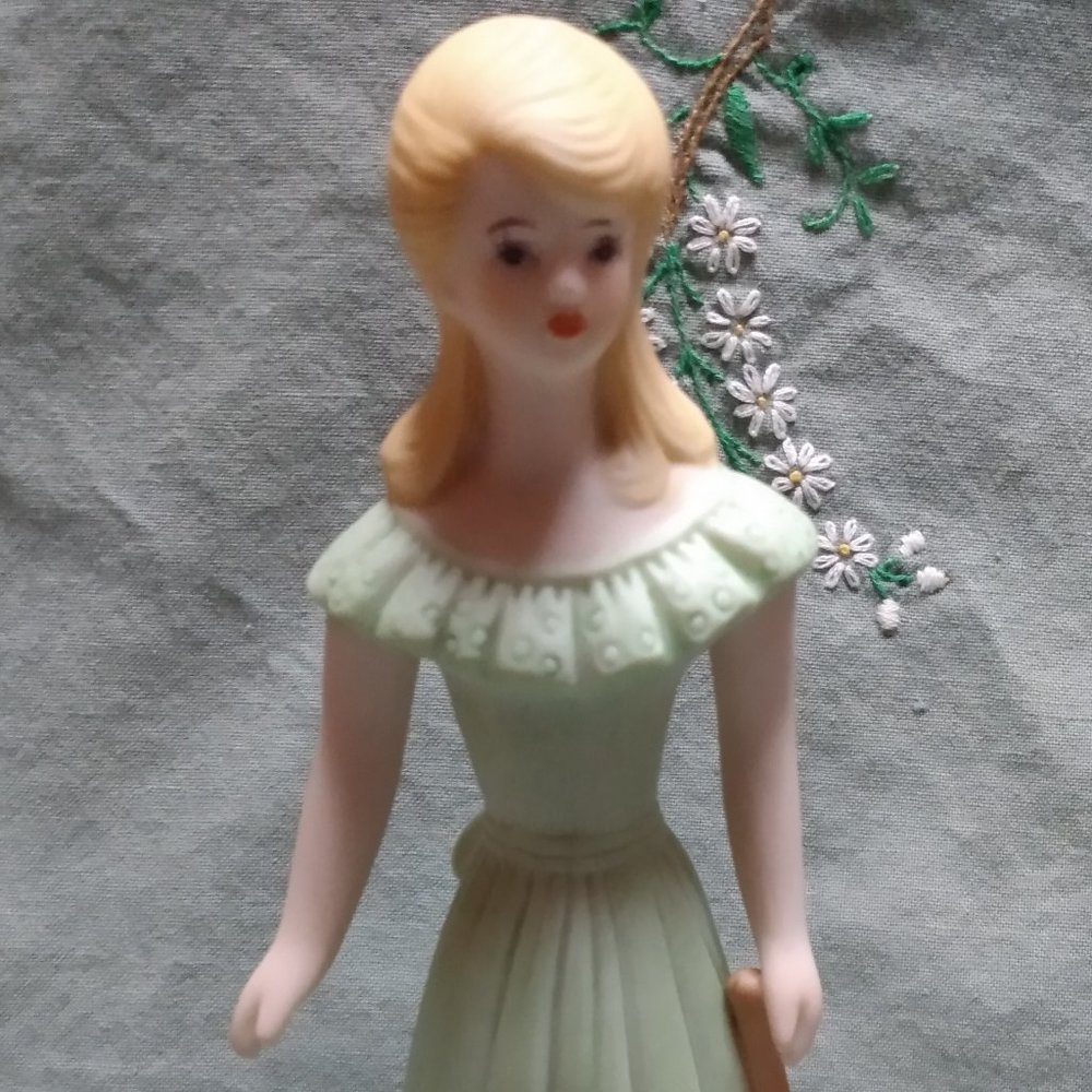 Blonde Age 15 - Growing Up Girls collection - Picture 2 of 9